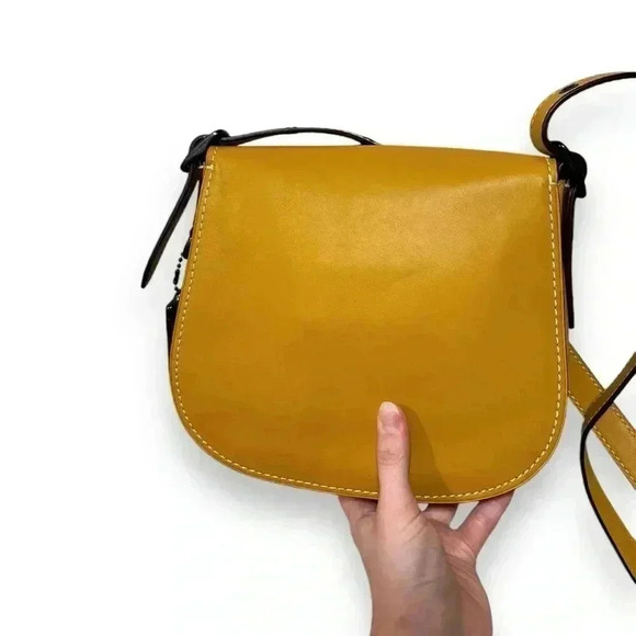 NWOT Coach Saddle 23 Bag Glovetanned Leather Crossbody in Flax Mustard Yellow - Picture 10 of 15